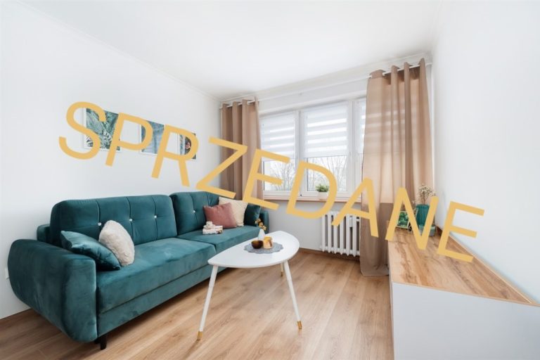 Przestronna, umeblowana kawalerka w zadbanym bloku
