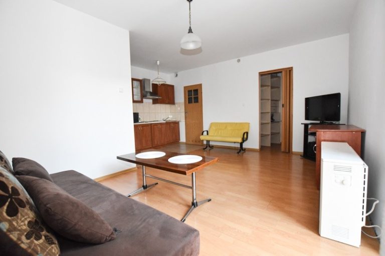 Kawalerka z balkonem w samym centrum!