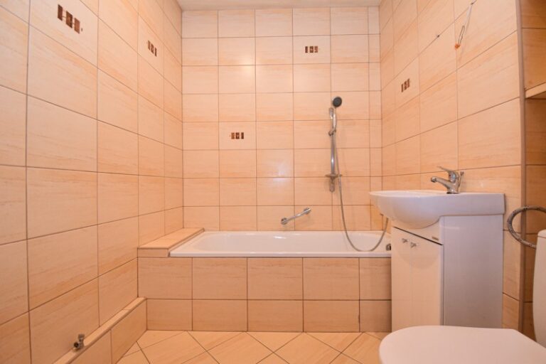 Mieszkanie na sprzedaż – 54 m², 3 pokoje