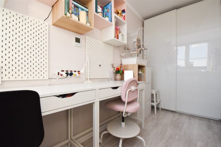 Mieszkanie na sprzedaż – 44 m², 3 pokoje