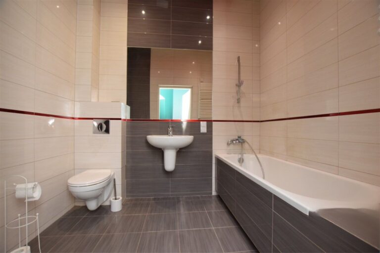 Mieszkanie na sprzedaż – 53 m², 3 pokoje