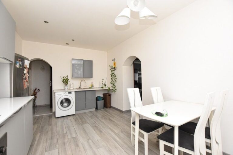 Mieszkanie na sprzedaż – 70 m², 3 pokoje