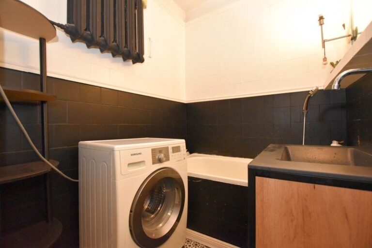 Mieszkanie na sprzedaż – 70.3300 m², 3 pokoje