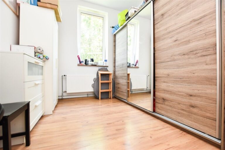 Mieszkanie na sprzedaż – 47 m², 3 pokoje