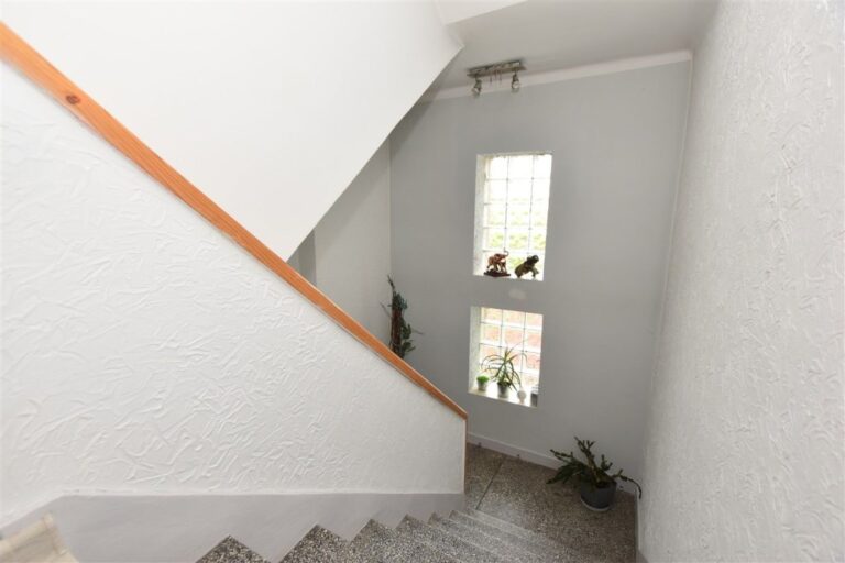 Dom na sprzedaż, Będzin – 220 m², 9 pokoi