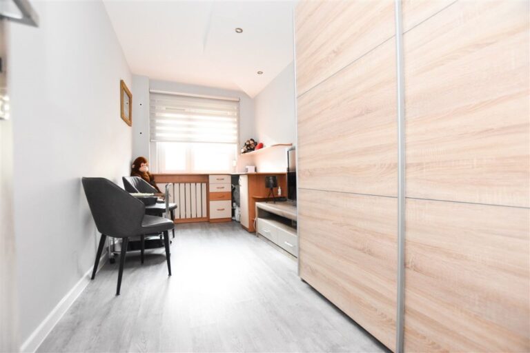 Mieszkanie na sprzedaż – 73.2000 m², 4 pokoje