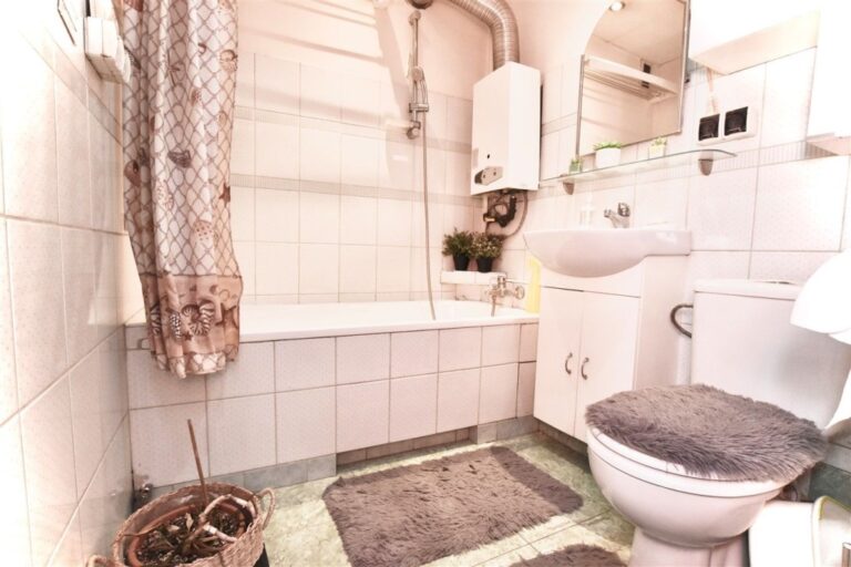 Mieszkanie na sprzedaż – 48 m², 3 pokoje