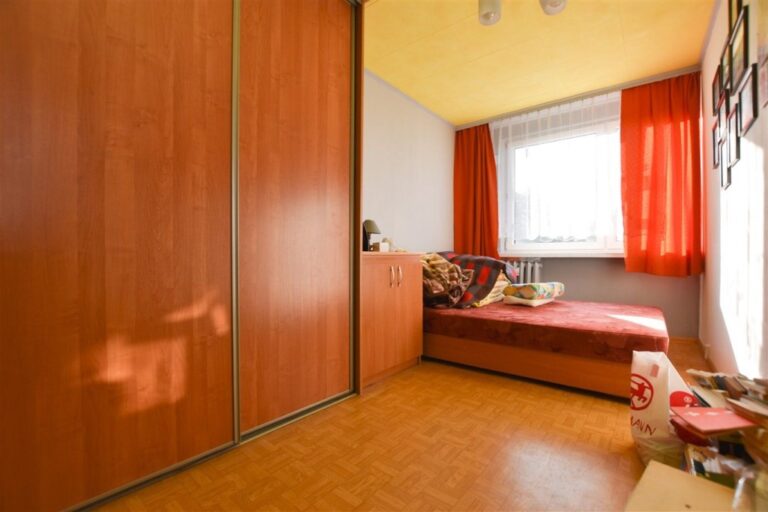 Mieszkanie na sprzedaż – 75 m², 4 pokoje
