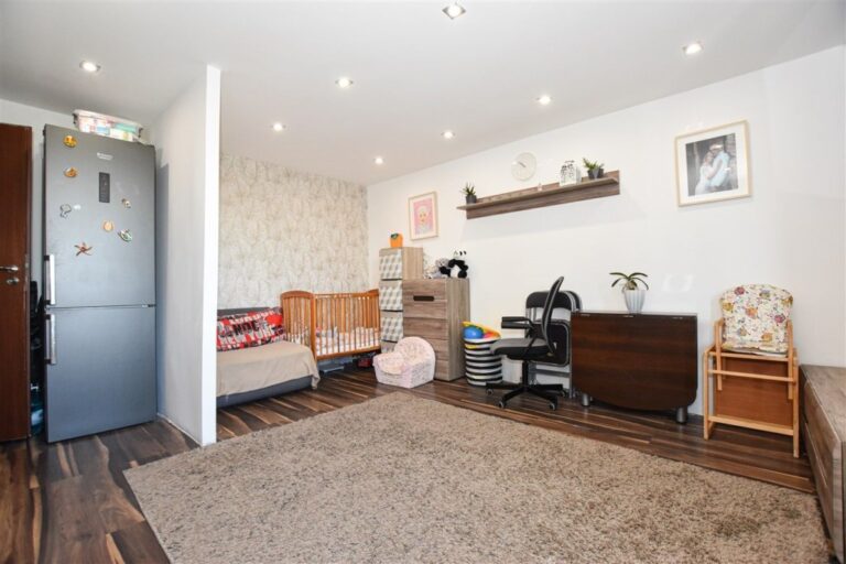 Mieszkanie na sprzedaż – 32 m², 2 pokoje