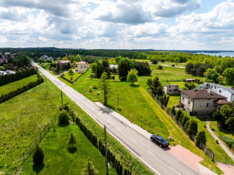 Dzialka na sprzedaż – 2100 m²