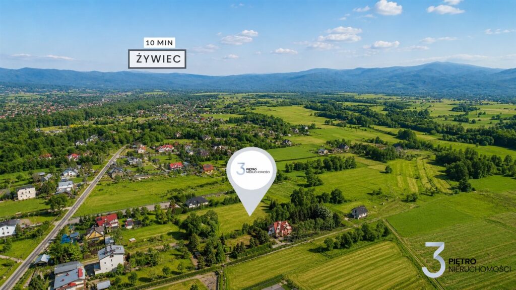 Piękna działka, media obok w działce!