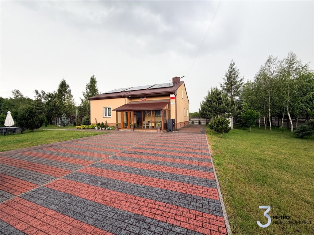 Dom z fotowoltaiką, pompą ciepła i wielką działką!