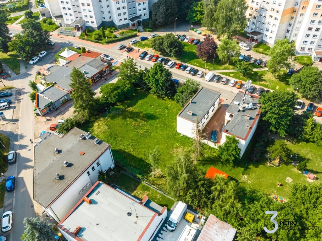 Działka z lokalami usługowymi ! Inwestycja