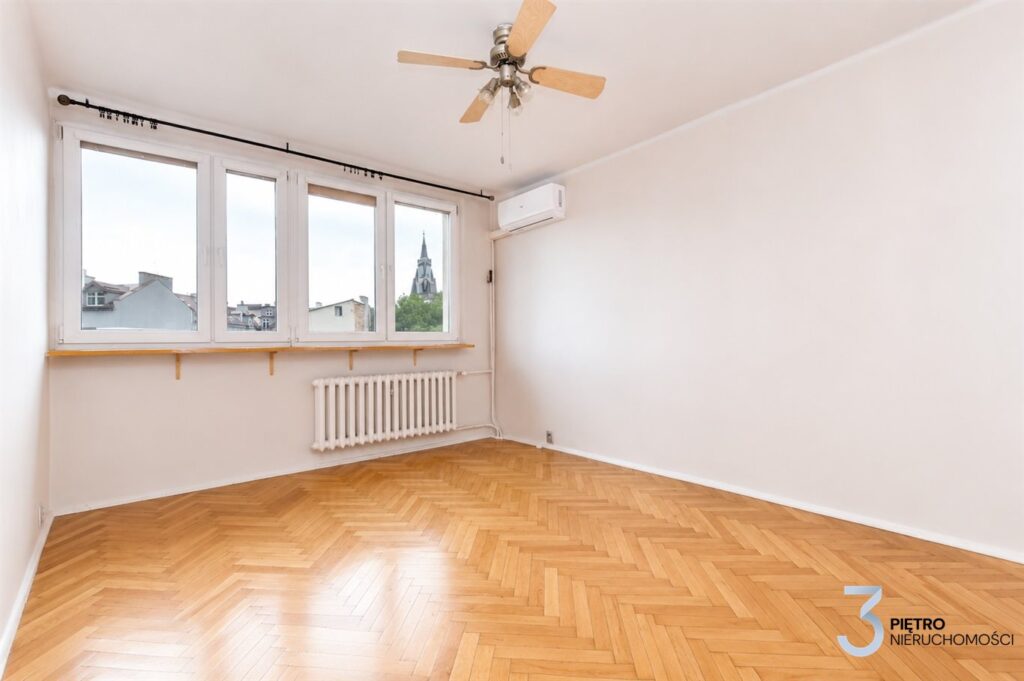 Centrum, 2 pokoje, do odświeżenia