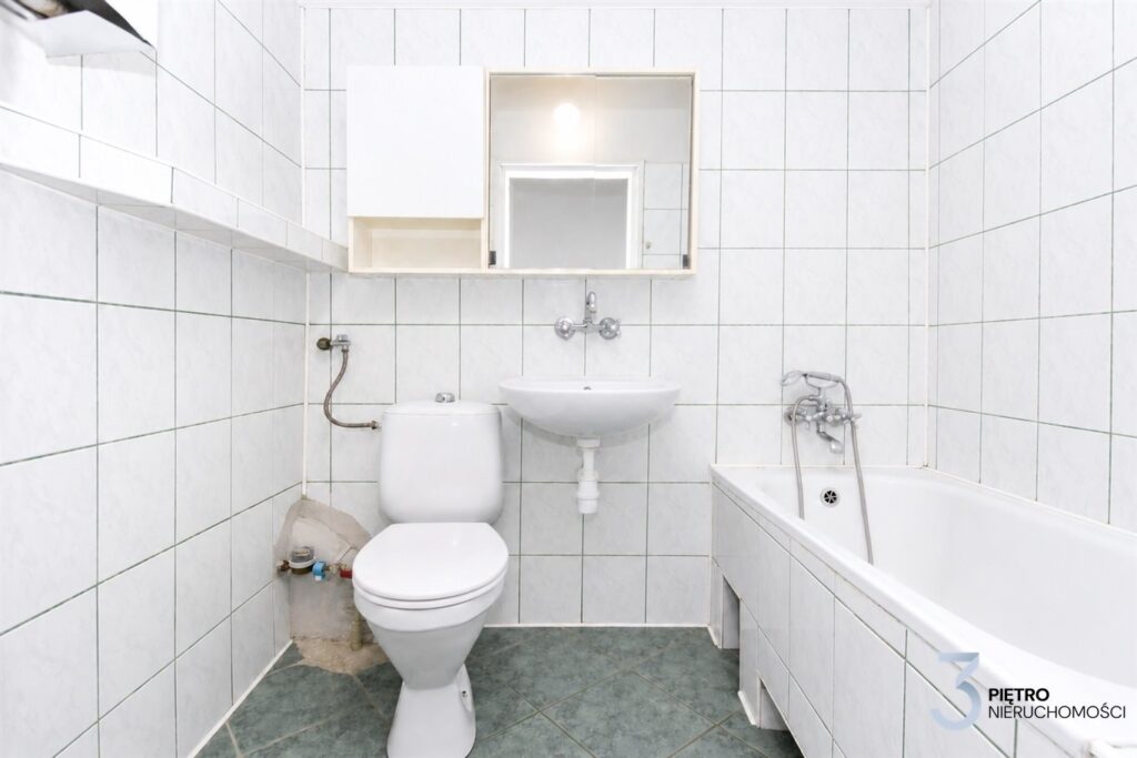 Centrum, 2 pokoje, do odświeżenia